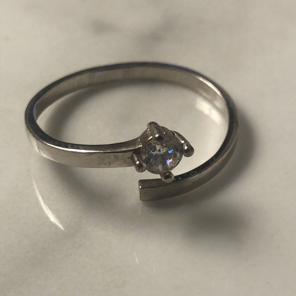 Cubic‎ zirconia & sterling silver prong set adjustable ring size 8 - Picture 2 of 5